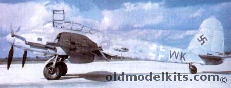 RCM 1/32 Messerschmitt Me-410 A-1 Hornet plastic model kit